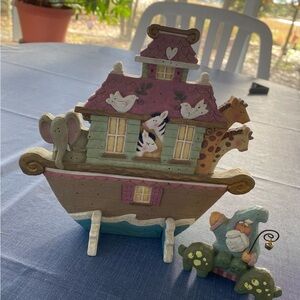 Noah’s Ark figurine, EUC, no signature, detachable feet, Noah is separate piece